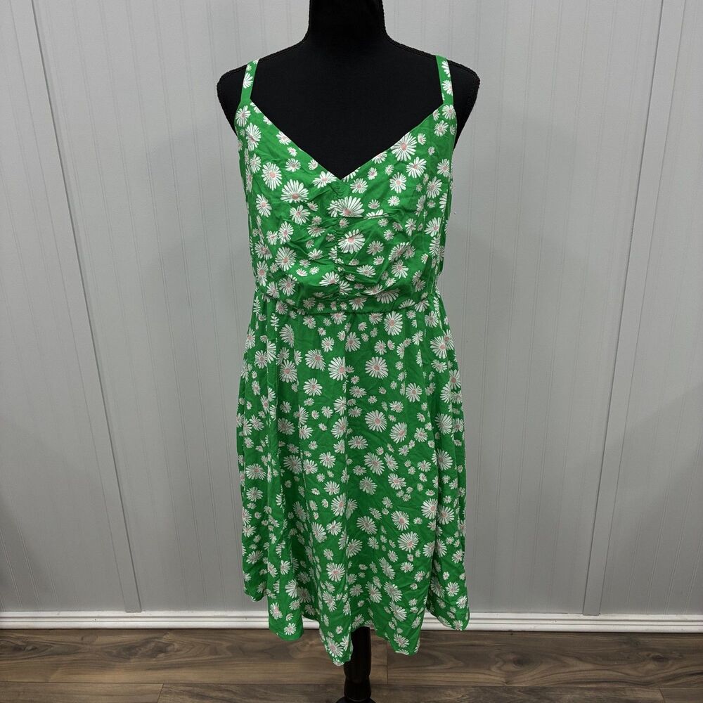 NWT Torrid Women's Size 3/3X Green Daisy Mini Shirred Skater Dress Whimsical